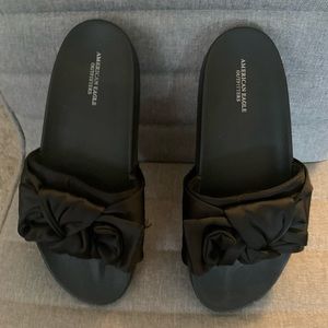 Black bow slides